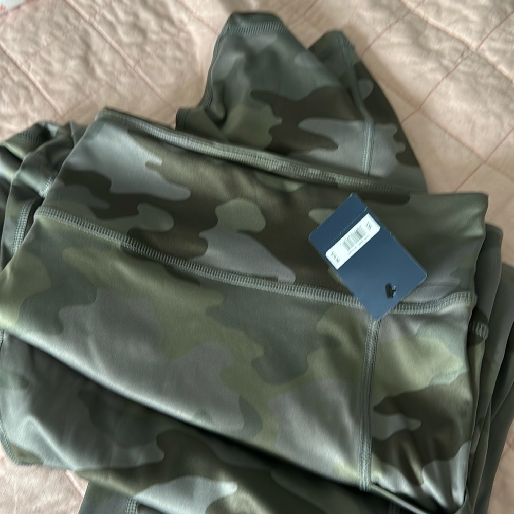 Lucky Brand camo crop leggings xxl